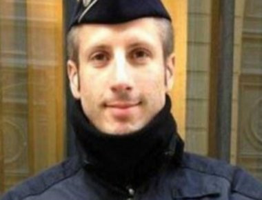 Τρομοκρατική επίθεση στο Παρίσι: Ο νεκρός αστυνομικός βοηθούσε την Ελλάδα με το προσφυγικό (βίντεο)